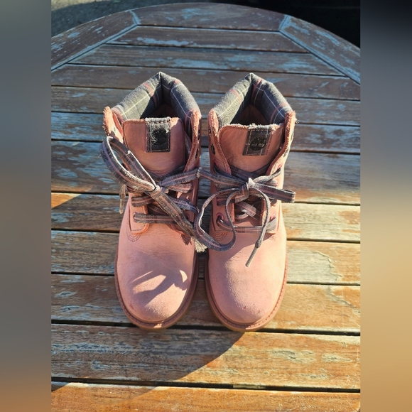 Plaid Timberland Pink boots size 1 girls - Picture 2 of 7